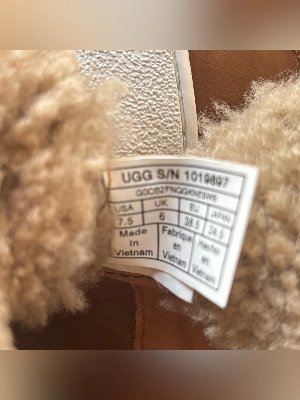 NWOT UGG Women’s Size 7.5 Chestnut Leather Shearling Lined Lace-Up High Top Boot